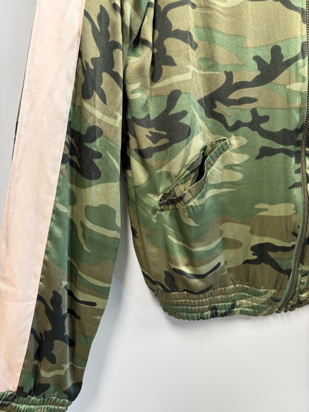 Acacia NY Bomber Jacket Silk Camo - size Medium NWT - Picture 6 of 7
